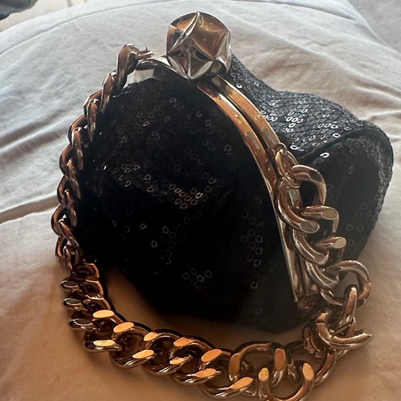 Betsey Johnson Black Sequin Heart Clutch with Gold Chain - Picture 4 of 5